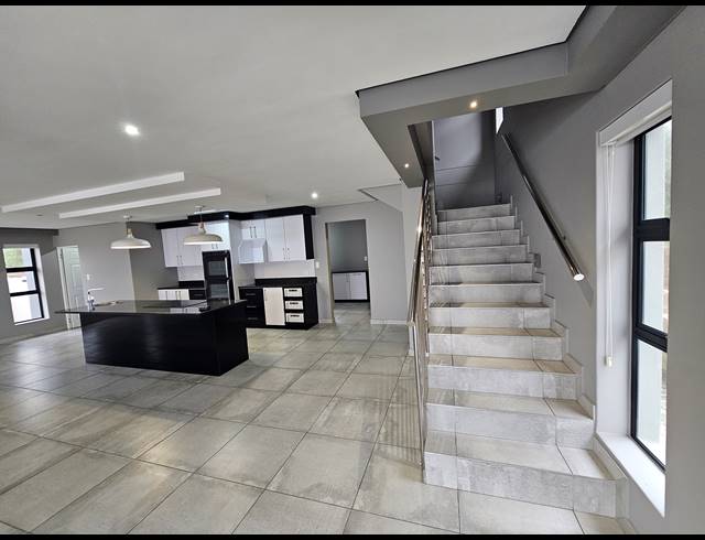 4 BEDROOM HOUSE FOR SALE IN MOSSEL BAY CENTRAL